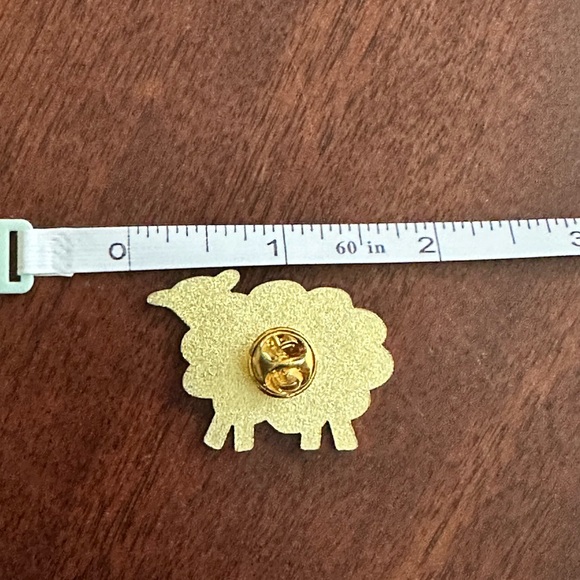 Black Sheep Club Pin Brooch Lapel Pin Lamb - Picture 3 of 3